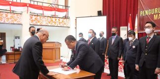 Heri Saman Resmi Jabat Ketua Koni Landak Masa Bakti 2022-2026