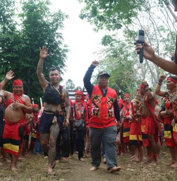 Heri Saman Hadiri Perayaan Ulang Tahun Pimpinan Besar Pasukan Merah Tariu Borneo Bangkule Rajakng