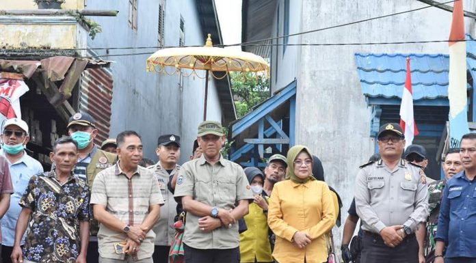 Wabup Ketapang Farhan Serahkan Hadiah Pemenang Lomba Kato Racing