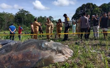 Benda Asing Diduga Serpihan Roket Cina Jatuh di Dusun Pengadang Sanggau