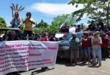 Sulit Mendapat Solar Diwilayah Perhuluan, Warga Gelar Aksi di Depan Kantor DPRD Ketapang