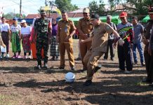 Pj Bupati Landak Samuel Buka Kegiatan Lomba Meriahkan HUT Republik Indonesia ke-77 Yang Digelar Desa Hilir Kantor