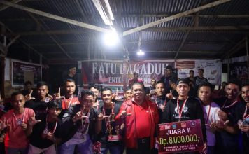 Heri Saman Serahkan Hadiah Pemenang Turnamen Pahuman Cup 2022