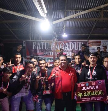 Heri Saman Serahkan Hadiah Pemenang Turnamen Pahuman Cup 2022