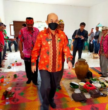 Ciptakan Iklim Investasi Kondusif, Pj Bupati Samuel Ajak Pengurus Adat dan Masyarakat Jaga Keamanan Daerah