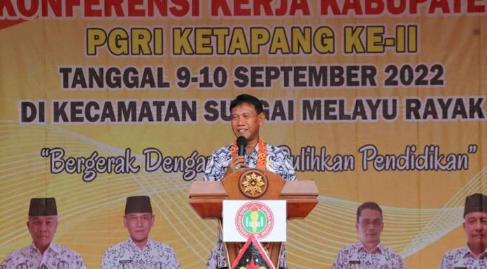 Wabup Farhan Buka Konfrensi Kerja Kabupaten PGRI Ketapang ke II