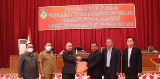 Pemkab Landak Sampaikan Nota Keuangan dan Raperda Perubahan APBD Tahun Anggaran 2022 ke DPRD