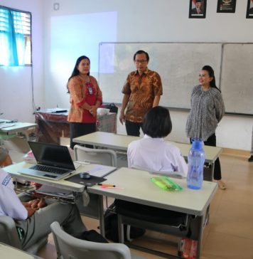 Karolin Kunjungi Kelas Unggulan SMA Negeri 2 Balige