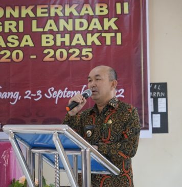 Pj Bupati Landak Buka Konferensi Kerja Kabupaten II PGRI Landak 2022