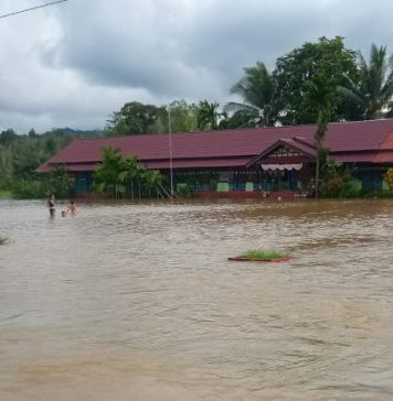 Banjir Rendam Sejumlah Rumah Warga di Jelimpo