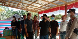 Pj Bupati Landak Tinjau Persiapan Pilkades di TPS 9 Keranji Mancal