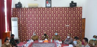 Zoom Meeting Bersama Direktorat Jendral Bina Pemerintahan Desa, Pj Bupati Landak Samuel Sampaikan Pelaksanaan Pilkades Serentak