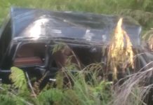 Alami Pecah Ban Minibus Hantam Tiang Listik dan Masuk Jurang