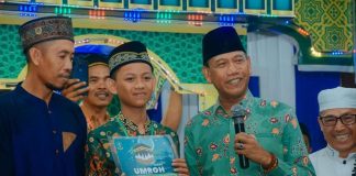 Tutup MTQ Desa Kinjil Pesisir, Wabup Ketapang Hadiahkan Umroh Kepada Salah Satu Juara