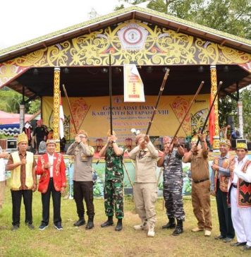 Buka Gawai Dayak ke- VIII di Kecamatan Sandai, Sekda Ketapang : Warisan Budaya Patut Kita Lestarikan