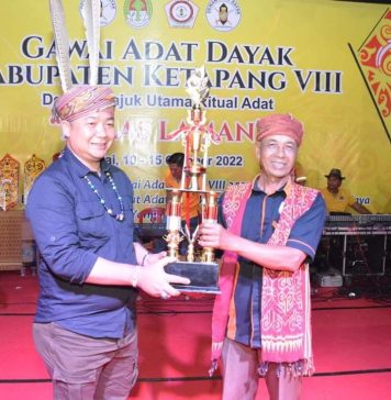 Gawai Dayak Ke-8 Kabupaten Ketapang Resmi Ditutup, Sekda Ajak Semua Pihak Terus Lestarikan Adat Budaya