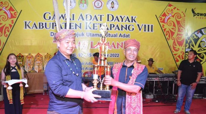 Gawai Dayak Ke-8 Kabupaten Ketapang Resmi Ditutup, Sekda Ajak Semua Pihak Terus Lestarikan Adat Budaya