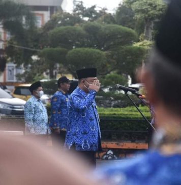 Penanganan Banjir Hingga Penggunaan Batik Daerah Menjadi Fokus Intuksi Sekda Ketapang Saat Pimpin Apel Pagi