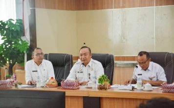 Pemkab Ketapang Gandeng Perusahaan, Tangani Jalan Sungai Kelik-Tayap Yang Terendam Banjir