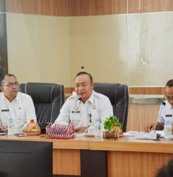 Pemkab Ketapang Gandeng Perusahaan, Tangani Jalan Sungai Kelik-Tayap Yang Terendam Banjir