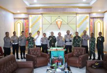 Waka Polres Landak Sambangi Yonarmed 16/Komposit Ngabang Sampaikan Ucapan HUT TNI ke 77