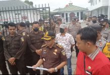Masa Gelar Aksi Unjuk Rasa di Kantor Bupati dan Kejari Labusel Buntut Dugaan Jual Beli Proyek