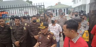 Masa Gelar Aksi Unjuk Rasa di Kantor Bupati dan Kejari Labusel Buntut Dugaan Jual Beli Proyek