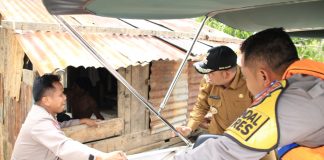 Warga Terdampak Banjir di Melawi Terima Bantuan Sembako dan Pengobatan Gratis