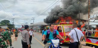 Saksi Mata Kebakaran Dua Ruko di Pulau Bendu : Kepulan Asap dan Api Berasal Dari Lantai Dua