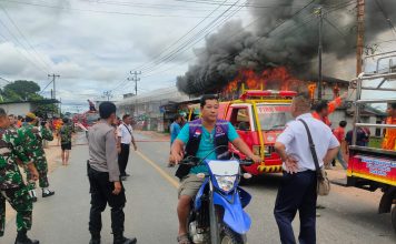 Saksi Mata Kebakaran Dua Ruko di Pulau Bendu : Kepulan Asap dan Api Berasal Dari Lantai Dua