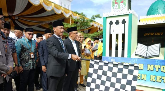 Pawai Ta’aruf Semarakan MTQ ke XXX Tingkat Provinsi Kalbar di Ketapang