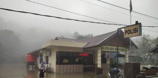 Banjir Rendam Kantor Mapolsek Menyuke Hingga Putus Akses Jalan Sidas- Bengkayang