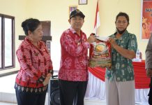 Pemkab Landak Kembali Salurkan Bansos Tahap VI di Meranti