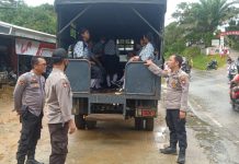 Gunakan Truck Dalmas, Polres Landak Antar Pelajar ke Sekolah