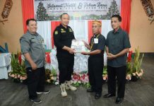 Safari Natal di Kecamatan Tumbang Titi, Sekda Ketapang Serahkan Bantuan Bagi Masyarakat