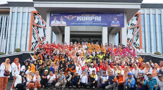 Sekda Apresiasi Kegiatan Senam Massal dan Cek Kesehatan Yang Diadakan DWP Ketapang