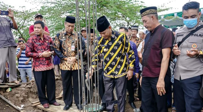 Pembangunan Masjid Al- Muhajirin Kanal Desa Sungai Pelang Dimulai