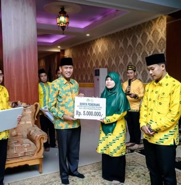 Pemkab Ketapang Beri Penghargaan Kepada Peserta dan Pelatih Kafilah Pada MTQ ke XXX