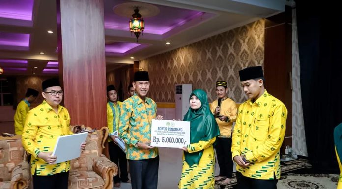 Pemkab Ketapang Beri Penghargaan Kepada Peserta dan Pelatih Kafilah Pada MTQ ke XXX
