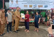 Operasi Baazar Beras Murah di Melawi Diserbu Warga