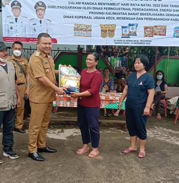 Operasi Baazar Beras Murah di Melawi Diserbu Warga