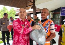 Sasar Juru Parkir, Angkutan Sungai, Pedesaan Hingga Ojek Pemkab Landak Salurkan Bantuan Sembako dan BBM