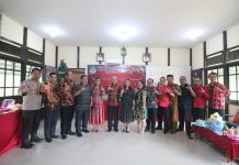 Hadiri Natal dan Open House Kecamatan Kuala Behe, Karolin Ajak Masyarakat Jaga Kekompakan