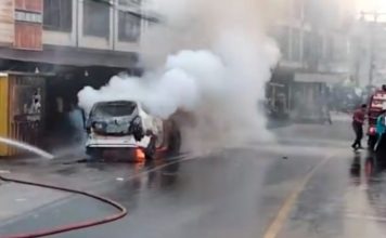Diduga Bawa BBM Dalam Jerigen, Mobil Minibus Terbakar