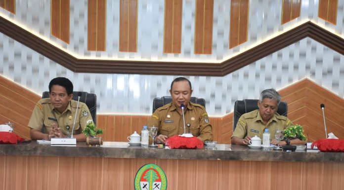 Pimpin Rapat Konsolidasi, Sekda Ketapang Ajak ASN Bekerja Sepenuh Hati
