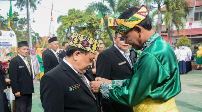 Wabup Ketapang Farhan Jadi Inspektur Upacara Peringatan Hari Amal Bakti ke 77 Kementerian Agama