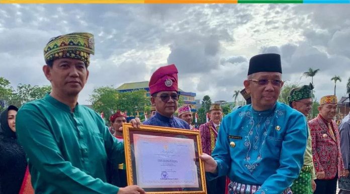 Pemkab Ketapang Terima Penghargaan di HUT Pemerintah Provinsi Kalbar ke 66