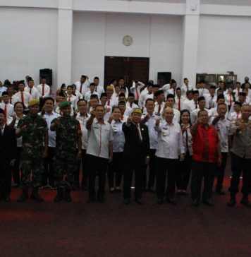Anggota PPK Pemilu Serentak 2024 Resmi Dilantik, Pj Bupati Landak Samuel Ingatkan Sikap Netral