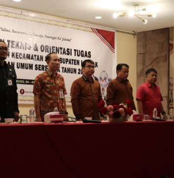 Buka Bimtek PPK, Kaban Kesbangpol Landak : PPK Ujung Tombak Pemilu di Kecamatan