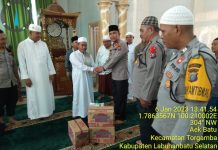 Patut Ditiru, Waka Polres Labusel Beri Santunan Kepada Sejumlah Anak Yatim